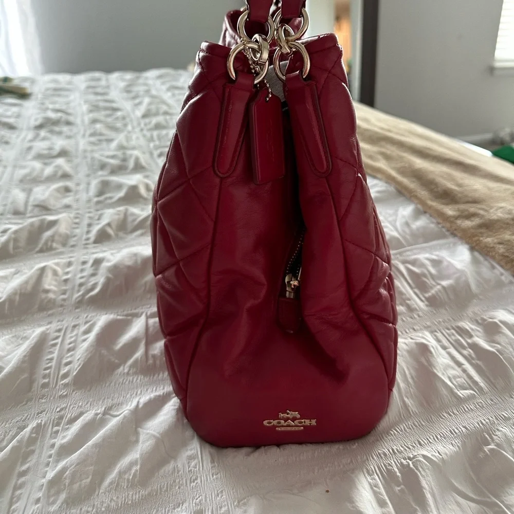 Red padded purse - Picture 2 of 6